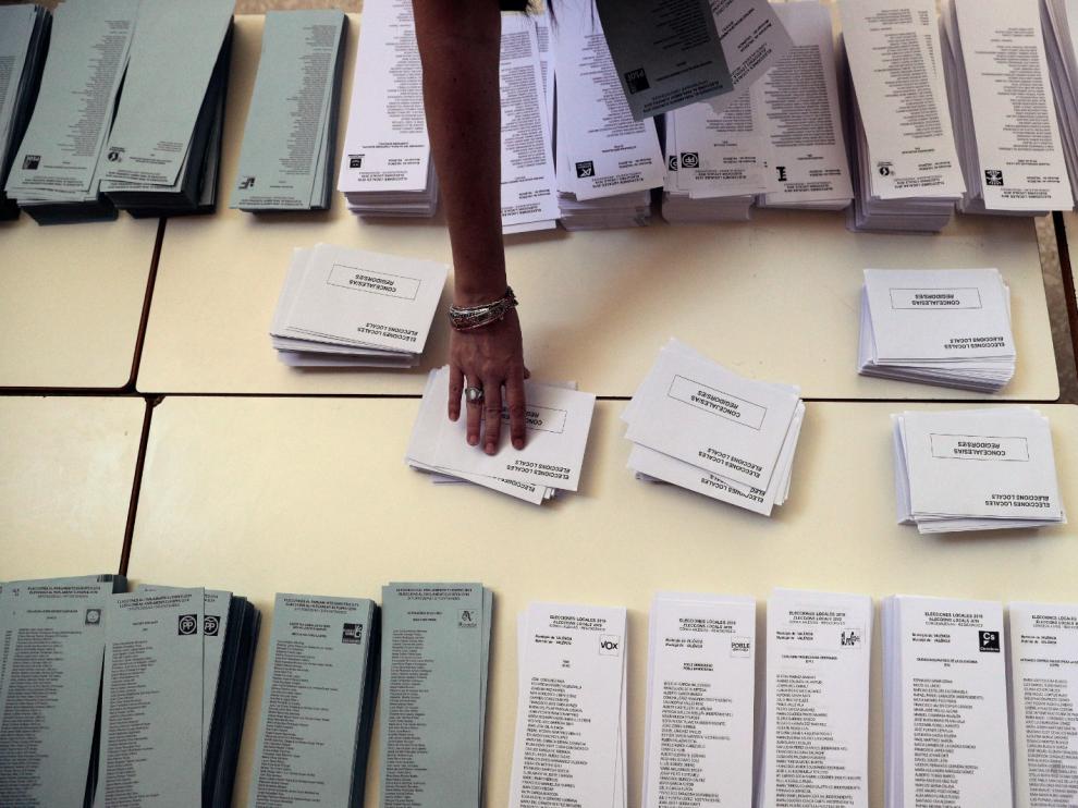 Papeletas en un colegio electoral.
