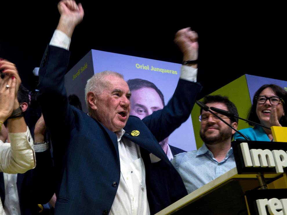 El candidato de ERC a la alcaldía de Barcelona, Ernest Maragall, celebra la victoria electoral.