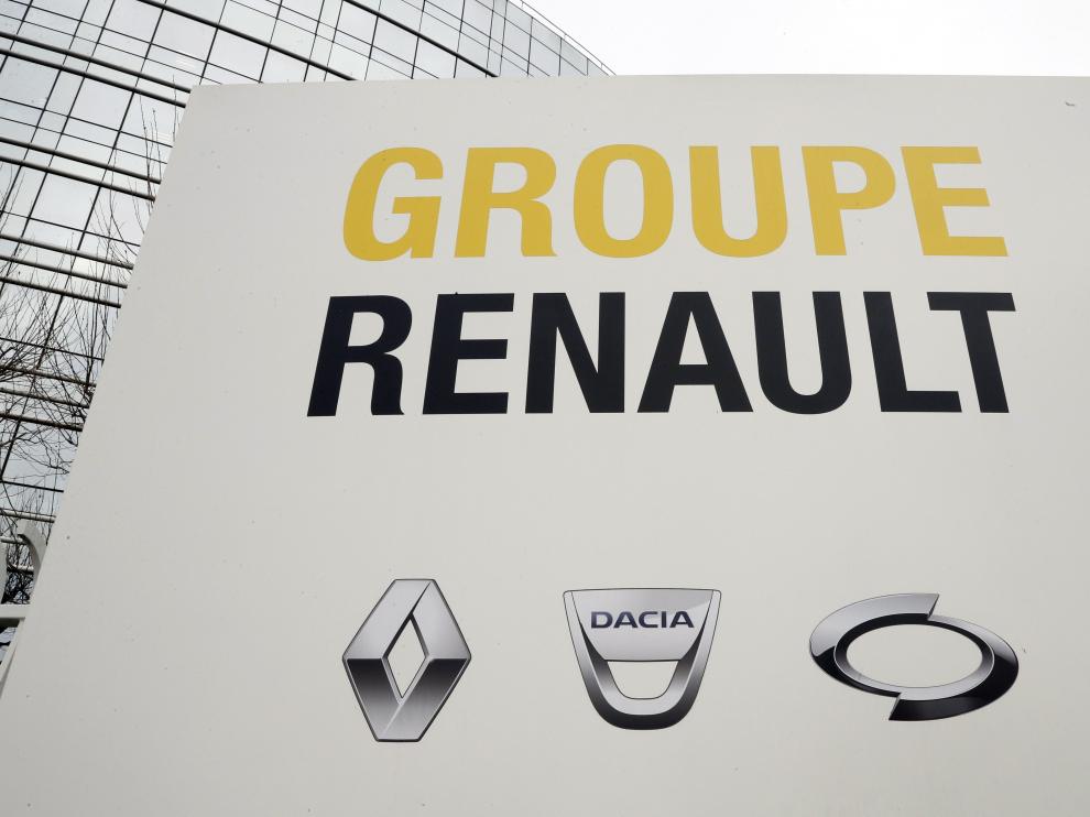 Paris (France), 24/01/2019.- (FILE) - A view of the logo of Renault company headquarters in Boulogne-Billancourt, near Paris, France, 24 January 2019 (reissued 26 May 2019). Media reports on 26 May 2019 state Fiat Chrysler could on 27 May 2019 make public information regarding a possible merger with Renault. Reports further state Renault board will meet on 27 May to discuss the topic. (Lanzamiento de disco, Francia) EFE/EPA/ETIENNE LAURENT Fiat Chrysler and Renault potential merger