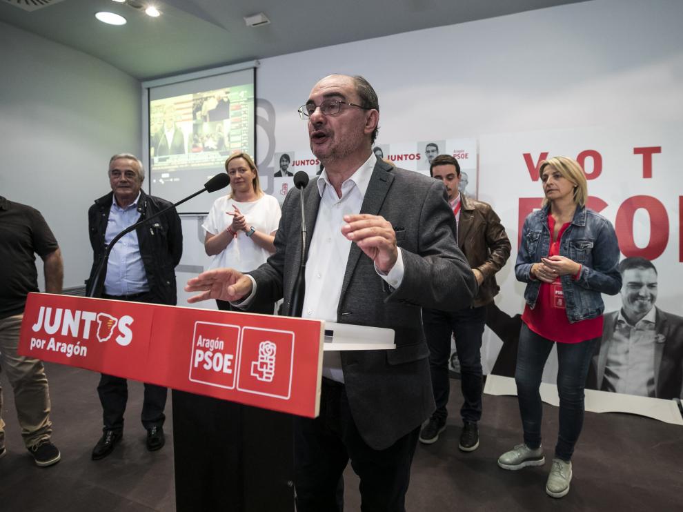 Lambán, en la sede del PSOE durante la noche electoral