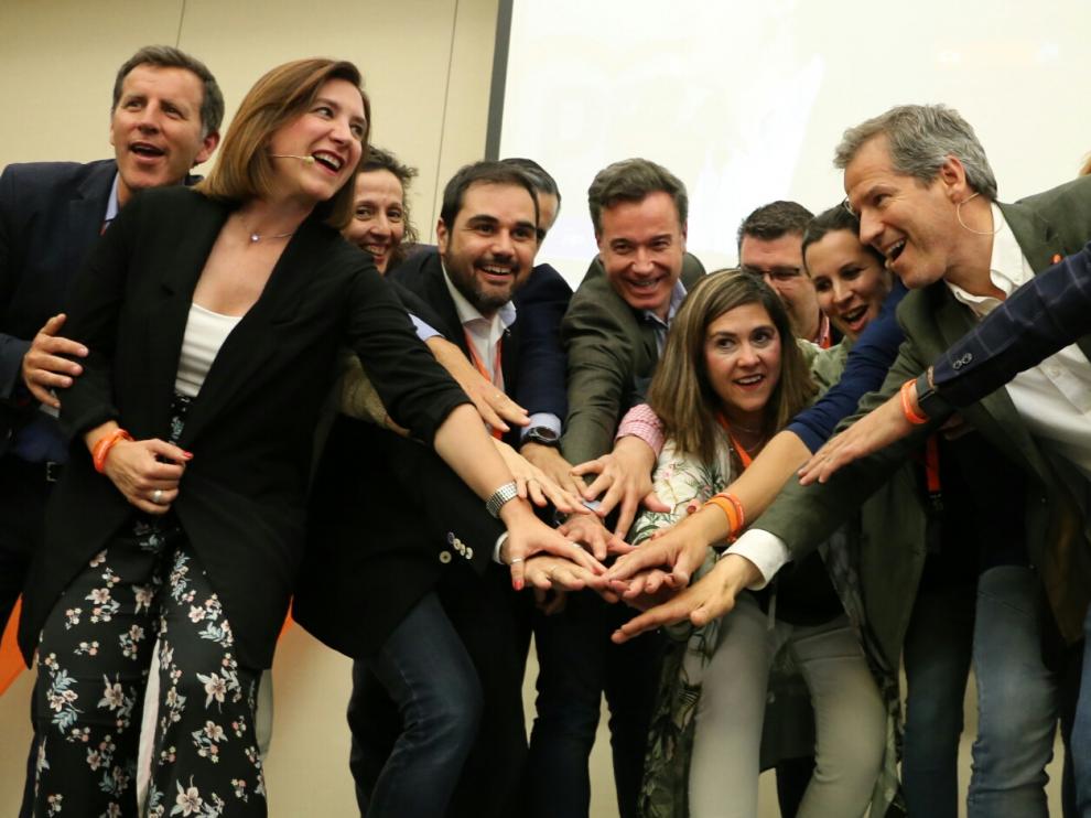 Los candidatos de Ciudadanos celebran los resultados obtenidos en los comicios del 26-M.