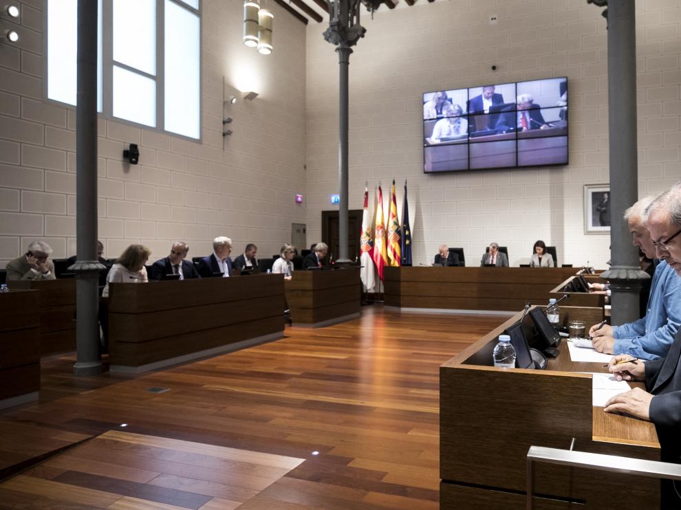 Los resultados de las elecciones municipales influirán en la composición del pleno de la DPZ. En la foto, la última sesión del mandato.