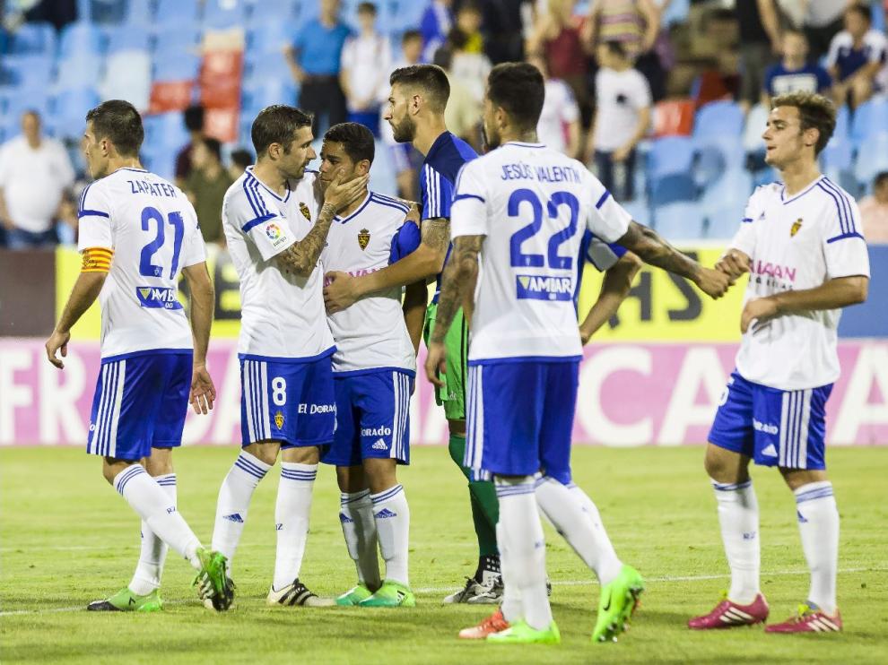 Zapater, Cani, Raí Nascimento, Ratón, Jesús Valentín y Lasure, al final del Real Zaragoza-Tenerife (1-2) de final de liga hace dos años, el último partido insulso tras una salvación jugado por el cuadro aragonés.