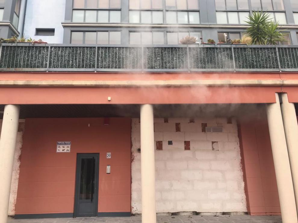 Los vecinos de un bloque de pisos de Valdespartera lamentan el malestar ocasionado por una lavandería.