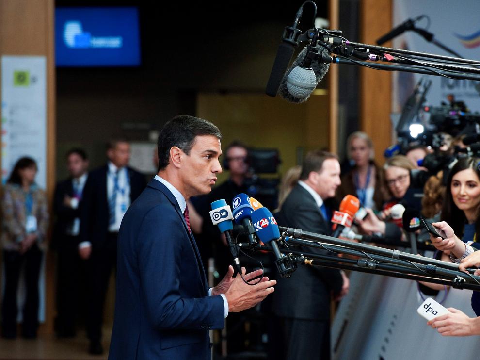Pedro Sánchez atendiendo a los medios en Bruselas