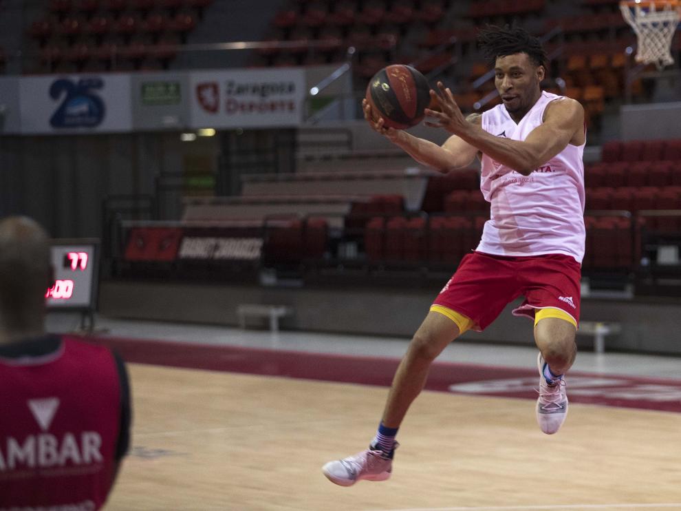 Stan Okoye, en un entrenamiento en el pabellón Príncipe Felipe.