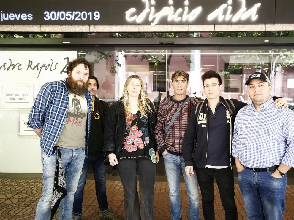 Los trabajadores de Telepizza, minutos antes de su reunión con la empresa este jueves en el SAMA.