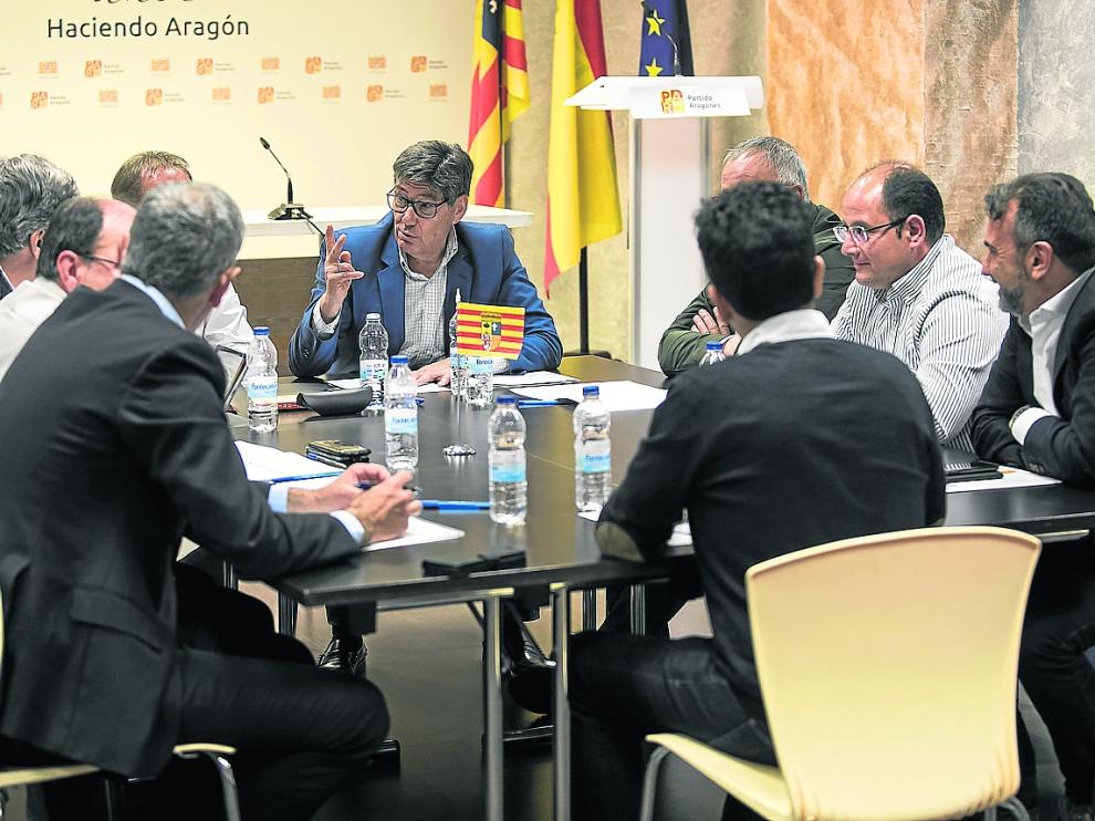 Aliaga reunió este jueves a la comisión permanente del PAR en la sede del partido.
