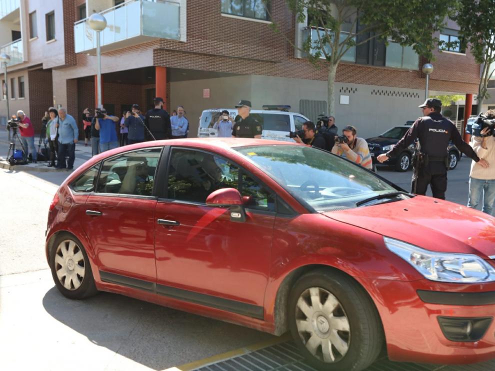 Llegada de los futbolistas del Huesca a los juzgados.