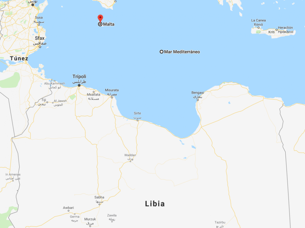 El bote de goma se encuentra en el Mediterráneo, entre Libia y Malta.