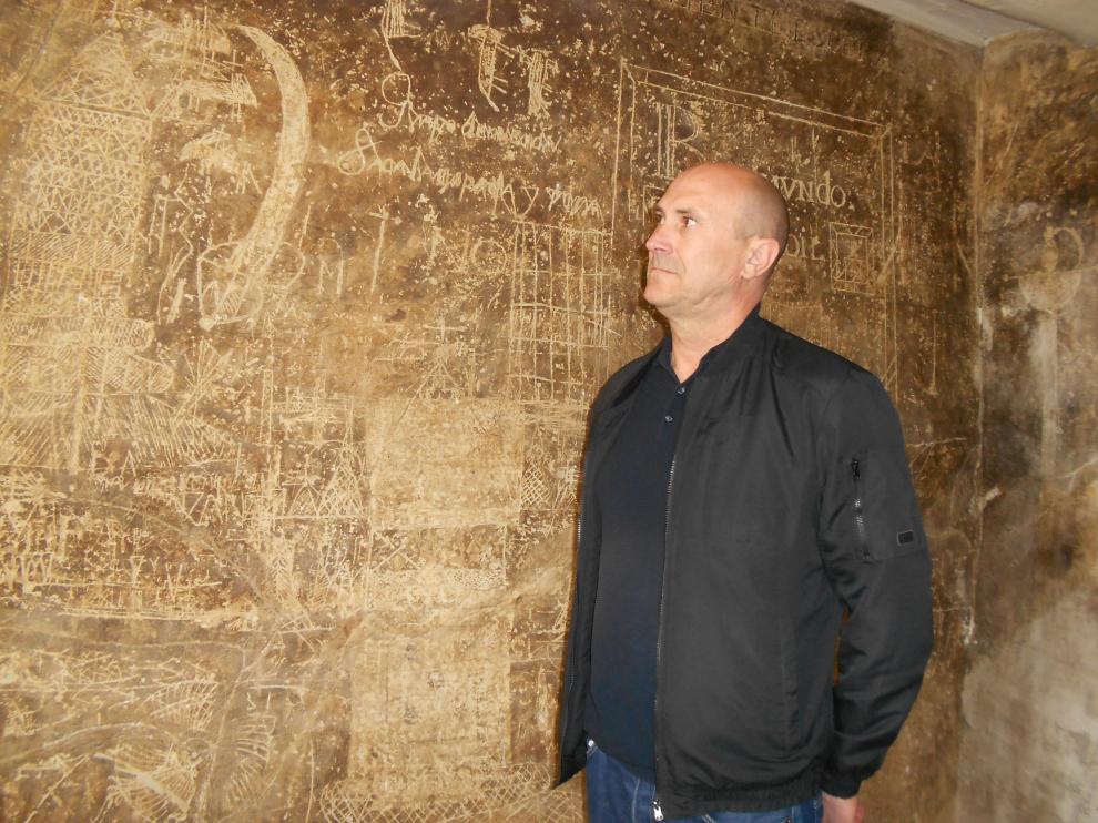 El gerente de FTM, Julio Zaldívar, en una de las salas que contiene los antiguos grafitis.