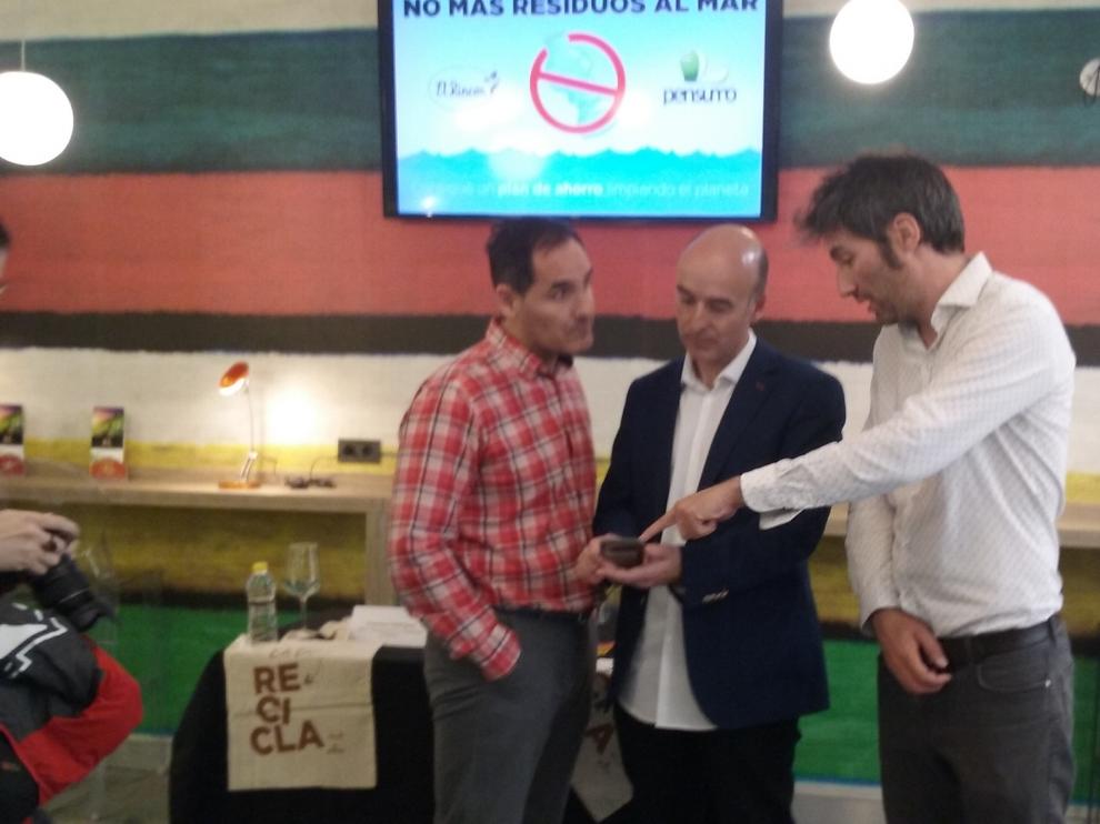 Francisco Rodríguez, director de Marketing y Comunicación de El Rincón con José Luis Orós y Nacho Forastieri de Pensumo.
