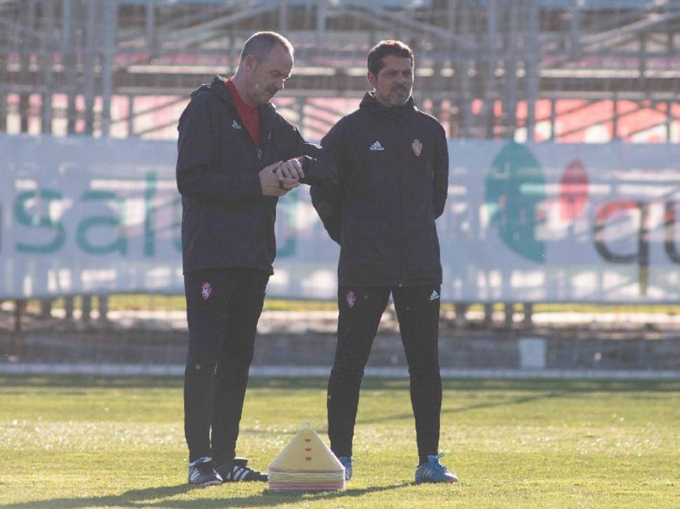 José Luis R. Loreto, junto a Víctor Fernández al inicio del entrenamiento.