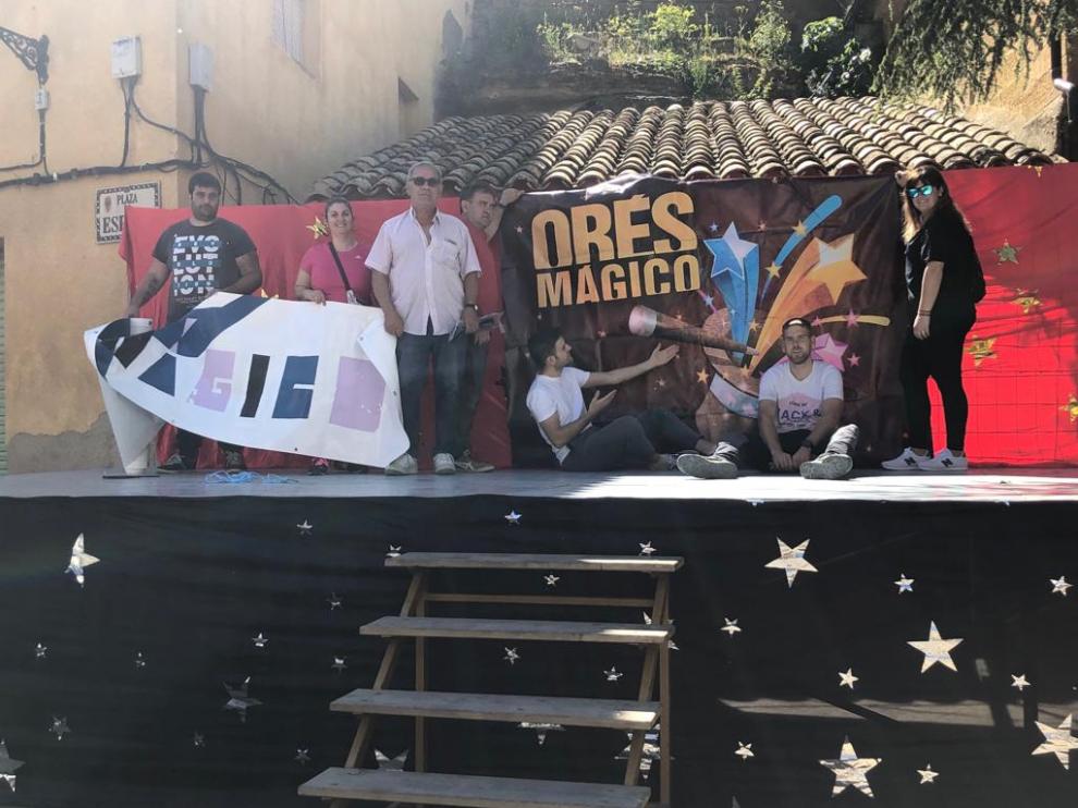 Vecinos de Orés colaboran de forma voluntaria en la organización del festival.