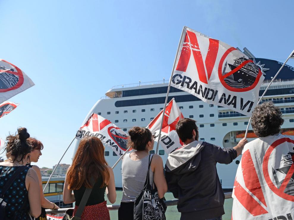 Venice (Italy), 02/06/2019.- The cruise ship MSC Opera (R) is seen after the collision with a tourist boat, in Venice, Italy, 02 June 2019. The cruise ship smashed into a dock located on the Giudecca canal in Venice this morning. Tugs could not maintain control of the MSC cruise ship as it struck the dock and then struck the stern of the 'River Countess' tourist boat (L) which was docked. Four people were taken to the hospital, according to reports. (Italia, Niza, Venecia) EFE/EPA/ANDREA MEROLA Cruise ship collides with tourist boat in Venice