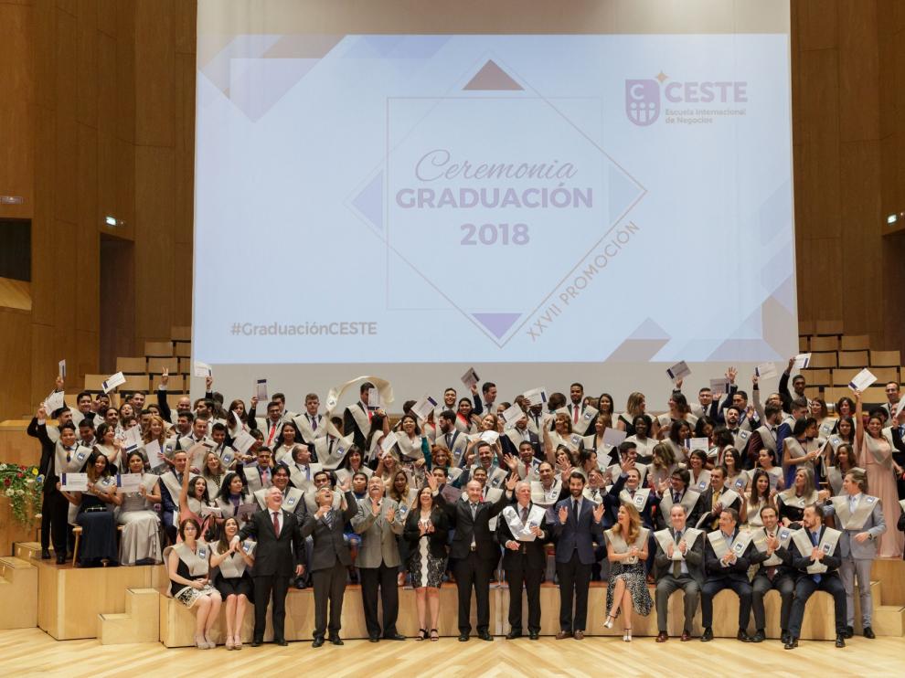Los graduados de la XXVII promoción de CESTE.