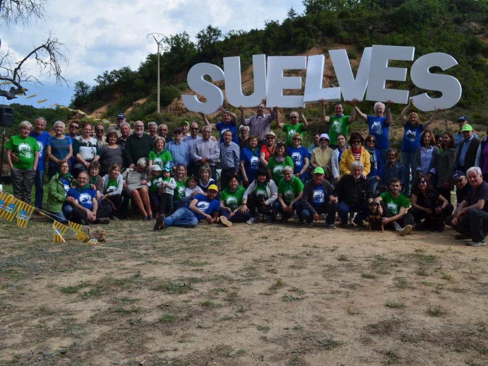 Encuentro de propietarios belgas y descendientes de antiguos moradores del pueblo de Suelves.