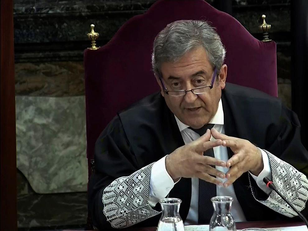 .- Imagen tomada de la señal institucional del Tribunal Supremo, del fiscal Javier Zaragoza, que ha responsabilizado este martes a los acusados en el juicio del "procés" de protagonizar "un golpe de Estado" entre marzo de 2015 y octubre de 2017, y ha subrayado la "violencia" a lo largo de ese último mes "insurreccional".