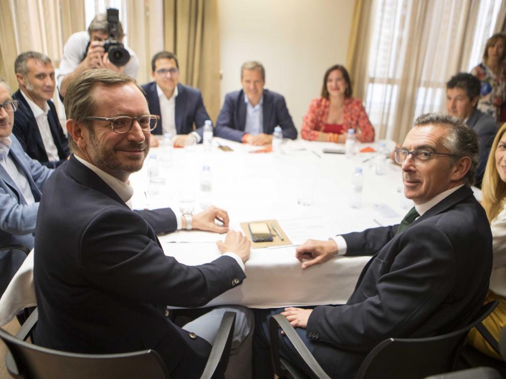 Maroto y Beamonte, en primer término, con Espejo, Pérez Calvo y Fernández, al fondo, ayer.