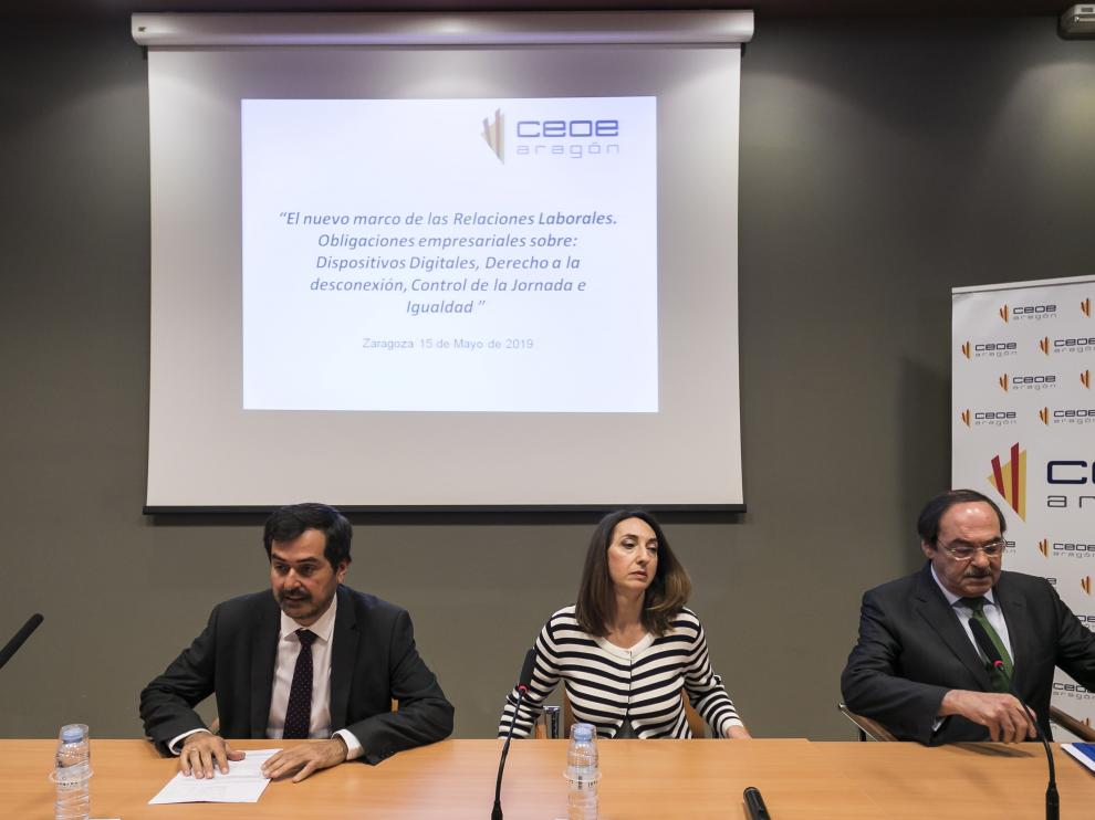 Ricardo Mur, presidente de CEOE Aragón, junto con la directora general de Trabajo del Gobierno de Aragón, Soledad de la Puente, en una jornada celebrada el pasado mes sobre el registro horario en las empresas