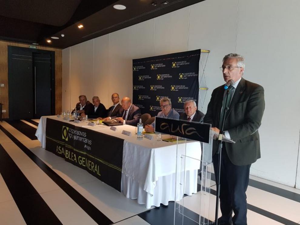 El consejero Joaquín Olona ha asistido a la asamblea anual de las Cooperativas Agroalimentarias de Aragón