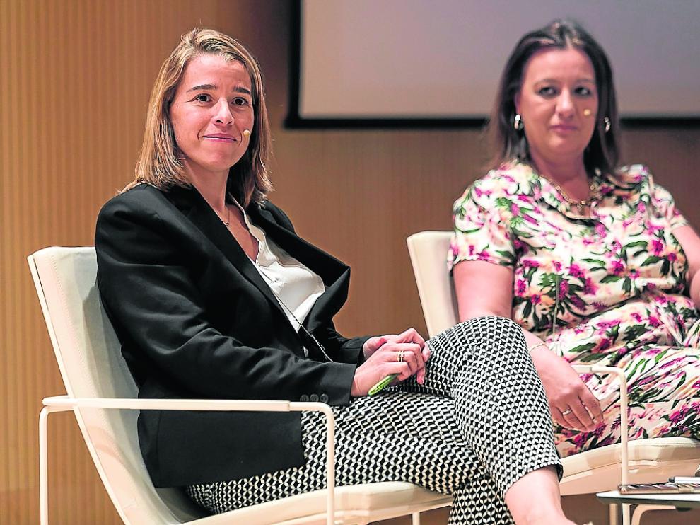 Nuria Ciprés y Marái Ángeles García, este miércoles en el Patio de la Infanta de Ibercaja.