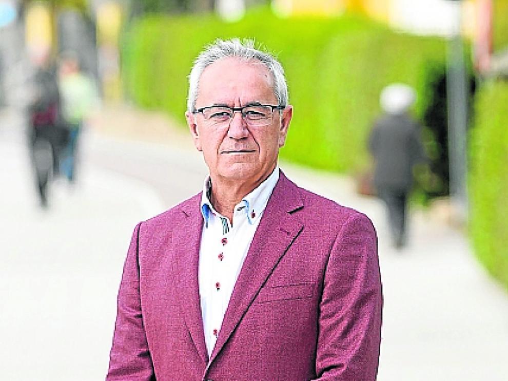 El candidato del PSOE recuerda a todos los grupos del Ayuntamiento que han criticado la gestión popular que ahora tienen ocasión de ponerle fin votándole como alcalde