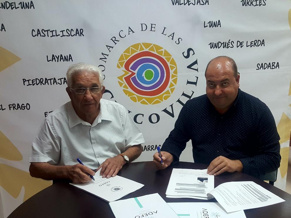 Santos Navarro y José Antonio Martínez, durante la firma del convenio.