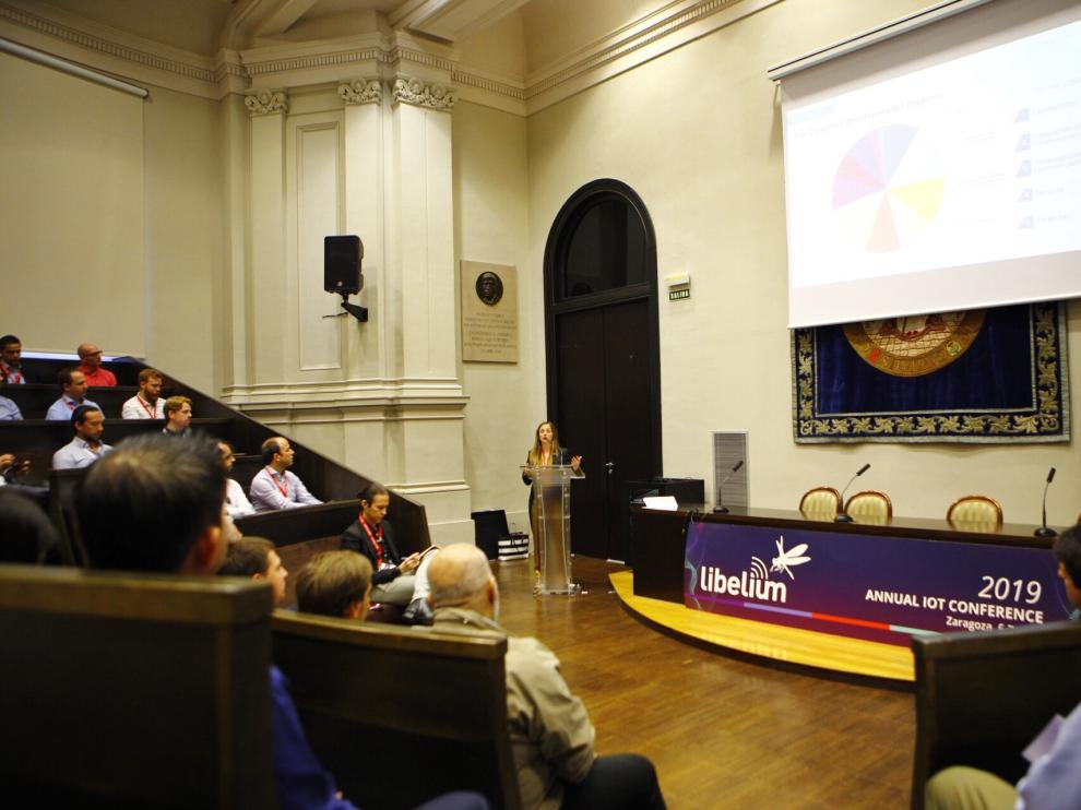 La ponencia de Alicia Asín ha inaugurado la sesión de este jueves.