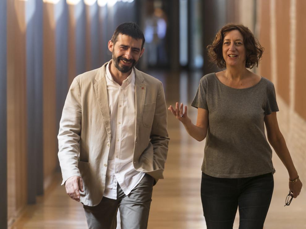 Álvaro Sanz y Patricia Luquin, en las Cortes de Aragón.