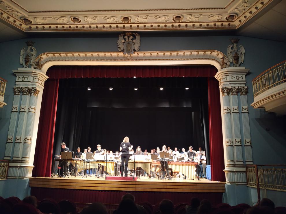 Actuación de los alumnos de percusión en el teatro Bellas Artes.
