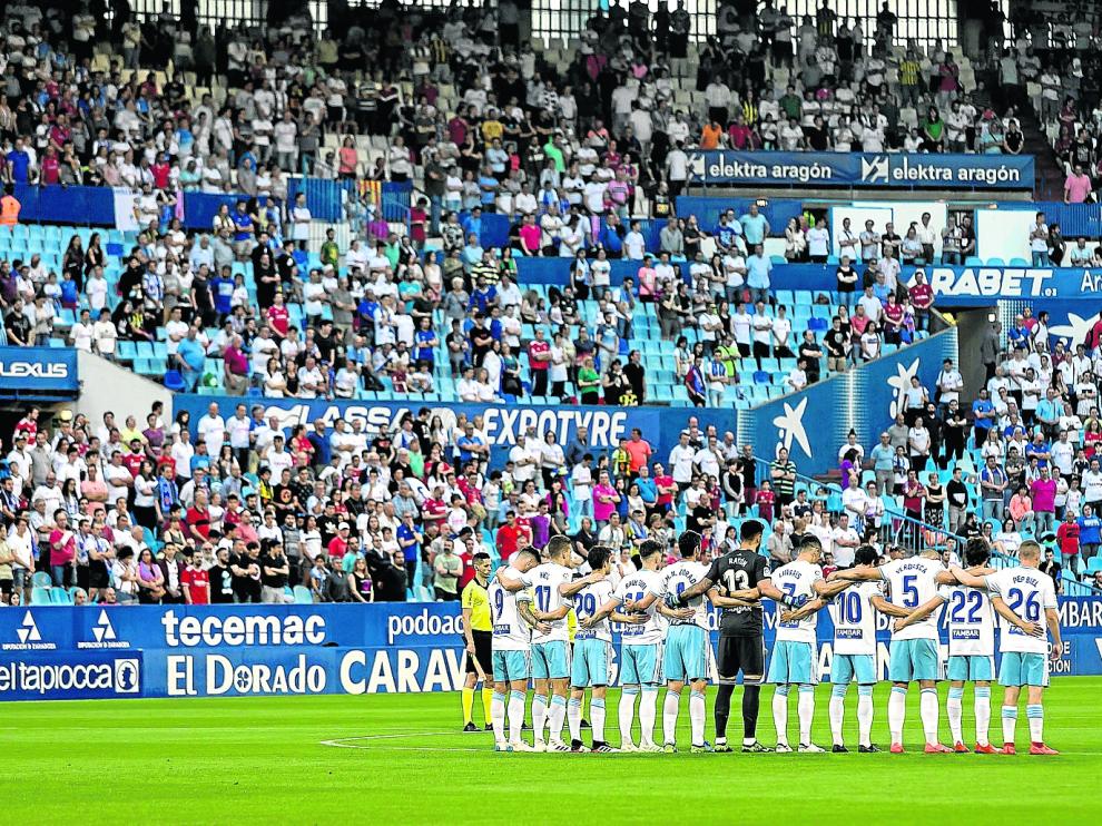 El Real Zaragoza, en el minuto de silencio por José Antonio Reyes de la pasada jornada en La Romareda