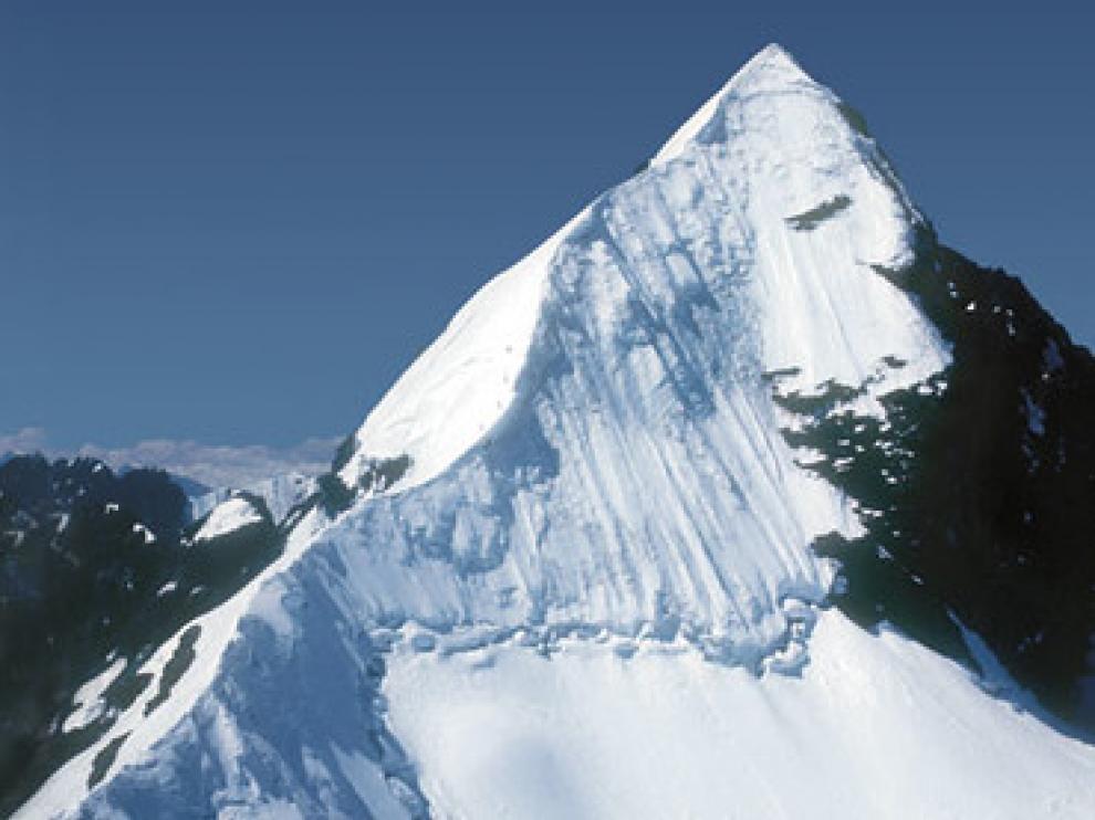 Formaban parte de una excursión organizada por una empresa de turismo en el cerro llamado Pequeño Altamayo, cercano al nevado Condoriri, de unos 5.648 metros, y situado a unos 38 kilómetros de La Paz.