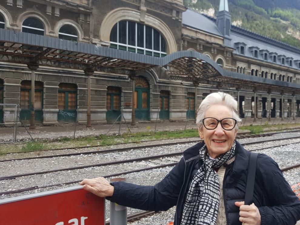 Jean Brodosky, una judía residente en EE.UU., en su visita a Canfranc el pasado miércoles para rendir homenaje a su marido y a su familia.