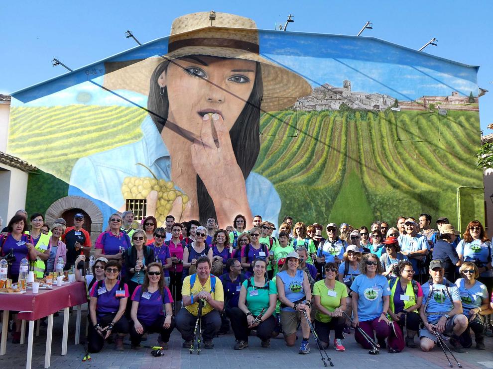 Foto de grupo de las II Jornadas de Marcha Nórdica de Aragón en la salida desde Salas Bajas.