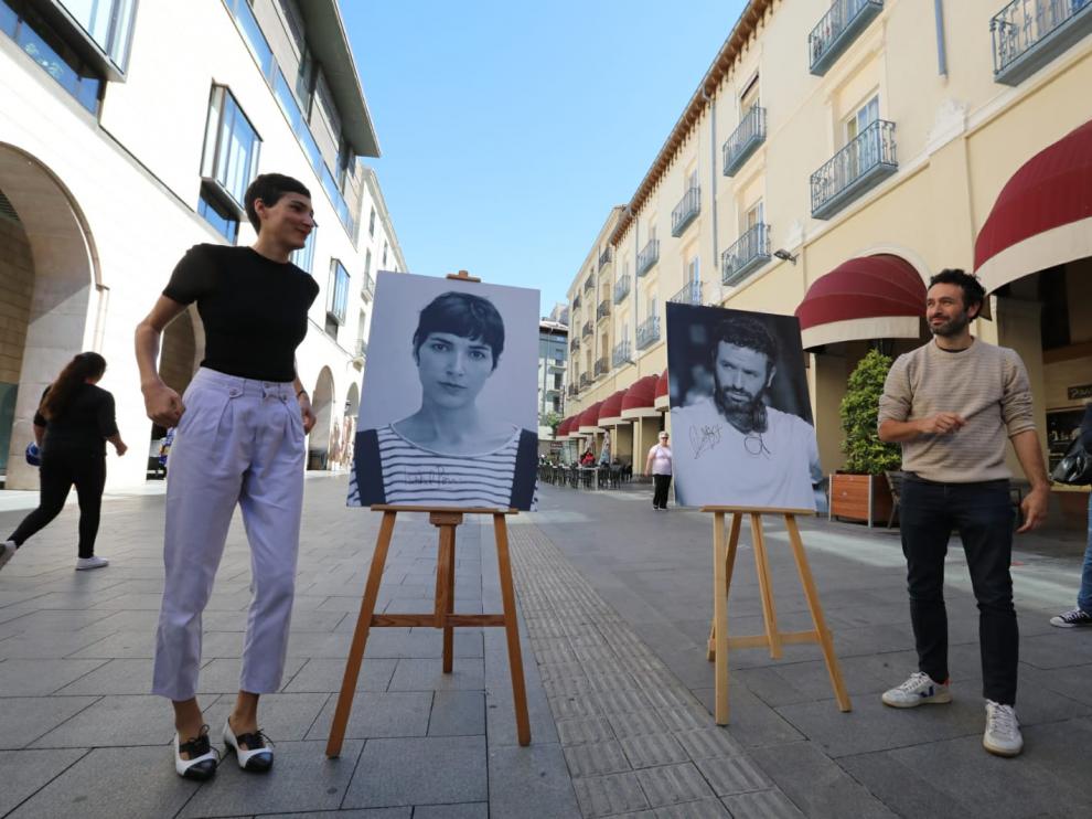 Rodrigo Sorogoyen e Isabel Peña, en los Porches de Galicia de Huesca, donde esta noche recibirán el premio Carlos Saura.