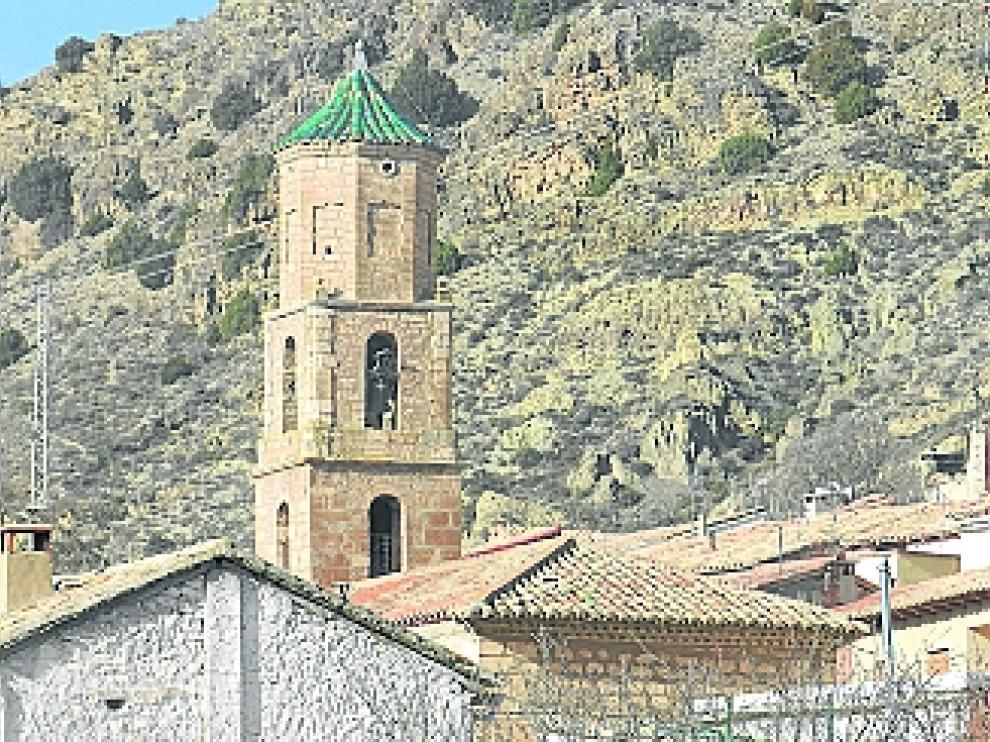 Equidistante entre Teruel y la estación de esquí de Aramón-Javalambre, la localidad cuenta con dos referencias de turismo rural, Casa Torta y El Salobral; además, está recuperando patrimonio.