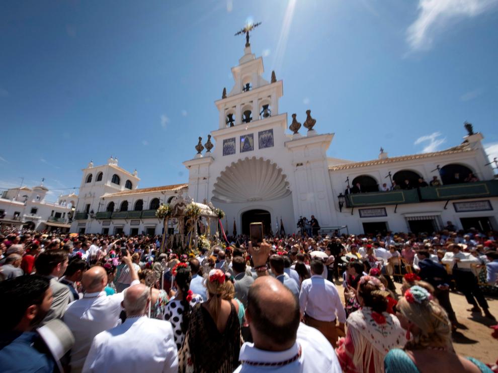 El Rocío afronta su última jornada, que finaliza con la salida de la Virgen