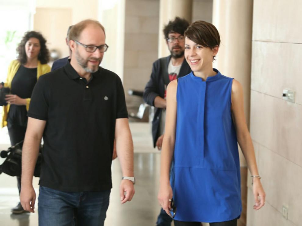 La realizadora Peri Azar con el director del Festival, Rubén Moreno.