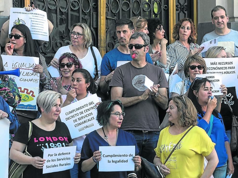 Protesta de los servicios sociales del medio rural en Zaragoza el pasado 22 de mayo.