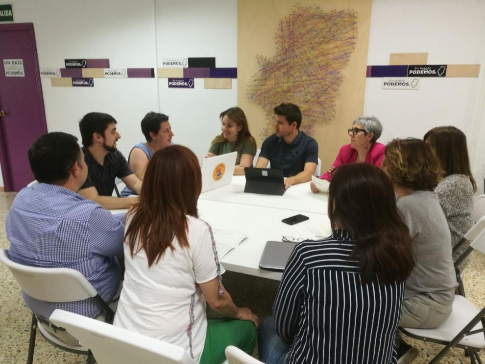 Escartín, ayer junto a Maru Díaz (izquierda) y a Marta Prades durante el consejo coordinador