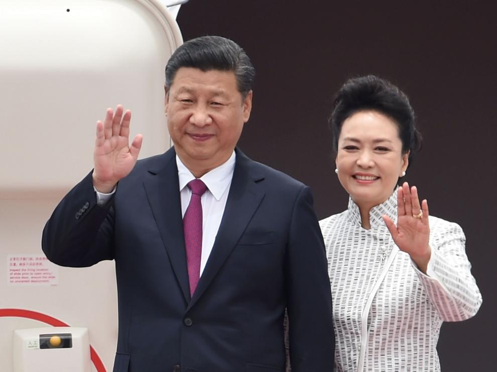 El presidente de China, Xi Jinping, con su esposa, la cantante Peng Liyuan.