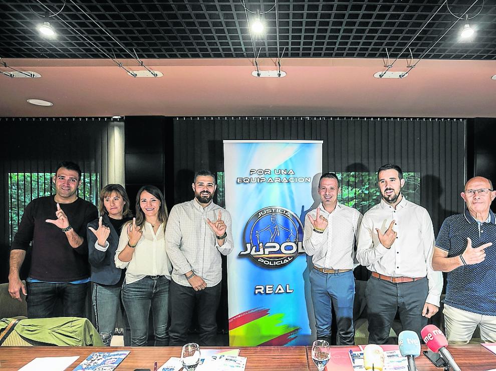Los miembros del sindicato Jupol, ayer en su presentación en el Hotel Palafox.