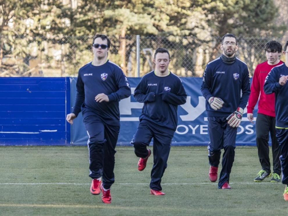 Algunos de los componentes del equipo Genuine se entrenan para esta cita.