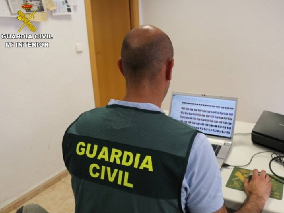 Embaucaba a las menores a través de las redes sociales.