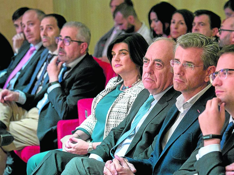Representantes de Ibercaja y HERALDO, durante el evento.