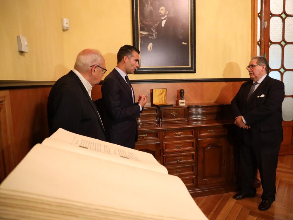 Carlos Alegre, sobrino bisnieto de Basilio Paraiso, Luis Ignacio Lucas (Bantierra) y Manuel Teruel (Cámara de Zaragoza).