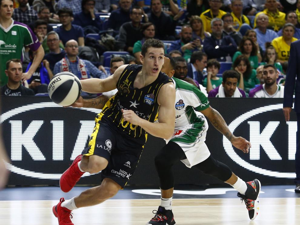 El zaragozano Rodrigo San Miguel, durante el partido entre el Iberostar Tenerife y el Unicaja de Málaga