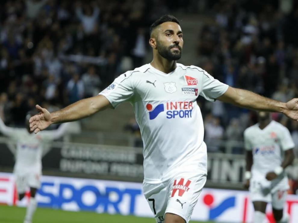 Ghoddos podría ser inhabilitado por la FIFA tras firmar dos contratos con Huesca y Amiens.