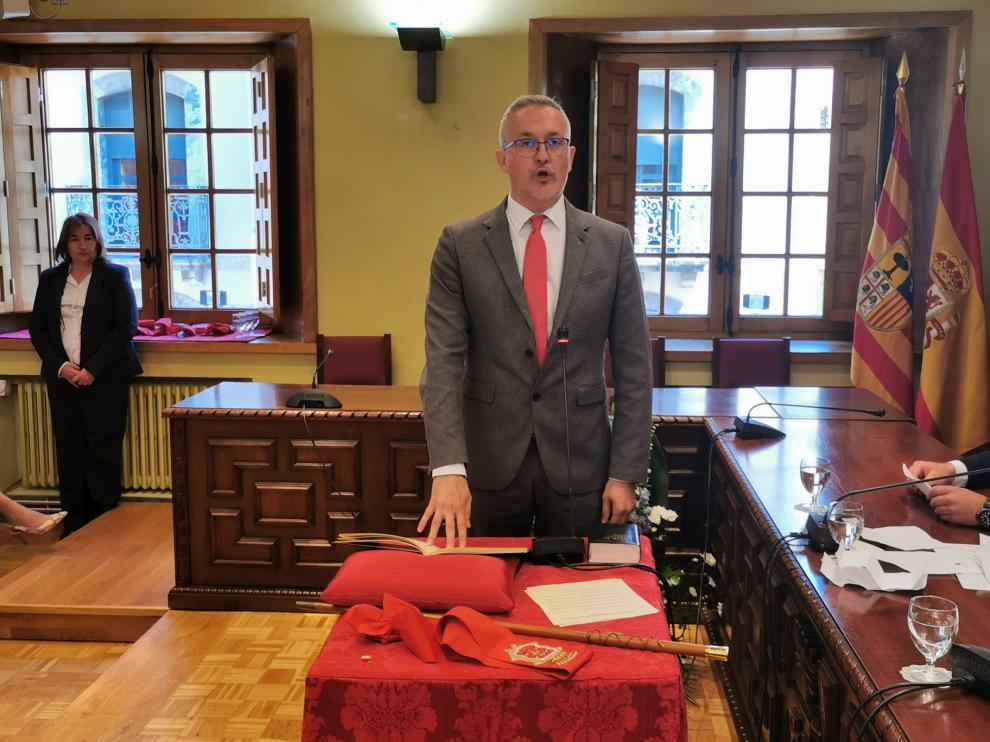 Juan Manuel Ramón tomando posesión como alcalde de Jaca